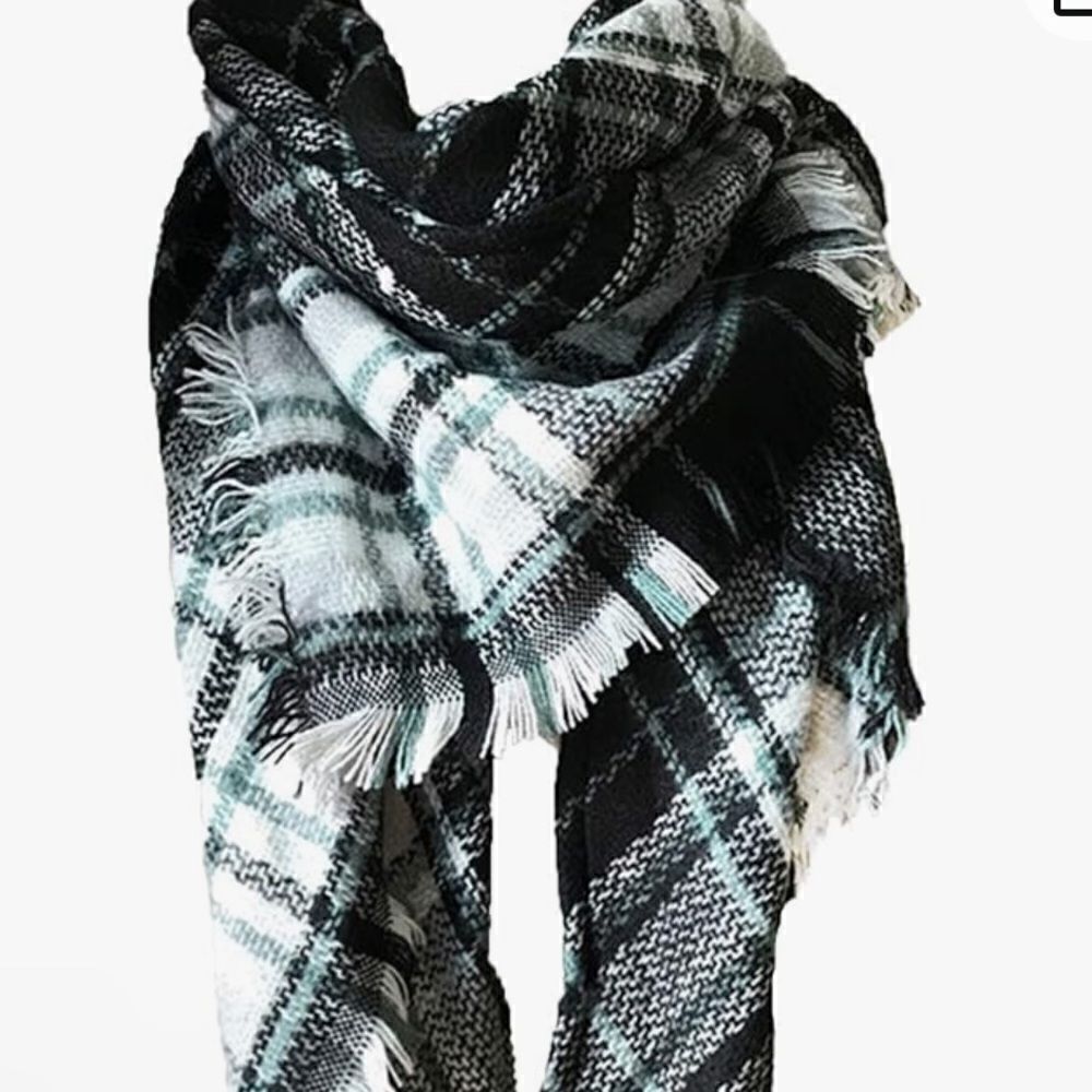 New! Wander Agio Black/White/Sage Green Plaid Triangle Scarf/Shawl/Wrap One Size - Picture 2 of 7
